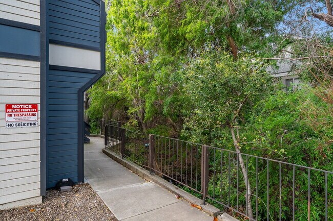 Building Photo - AVAILABLE JULY - 3 Bed / 2 Bath CLOSE TO CAL POLY