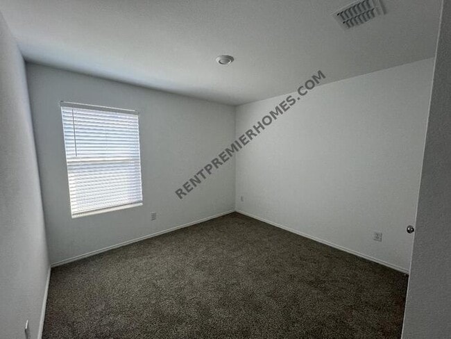 Building Photo - 531 Cochran Dr