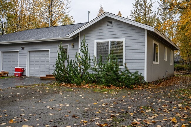 Primary Photo - 1290 Hoka Hay Cir