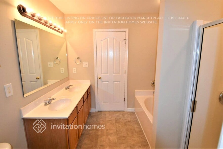 Building Photo - 3000 Moonstone Ln