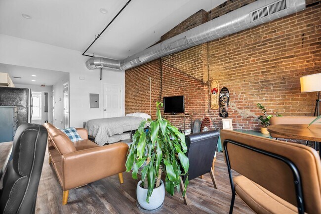 Building Photo - 402 Broadway
