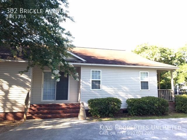 Building Photo - 302 Brickle Ave