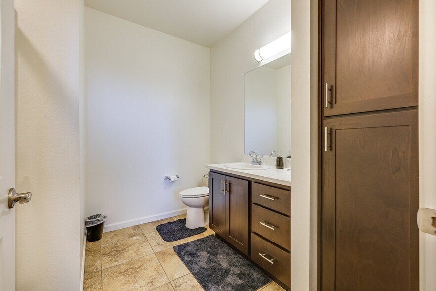 Building Photo - 140 Ivy Ave