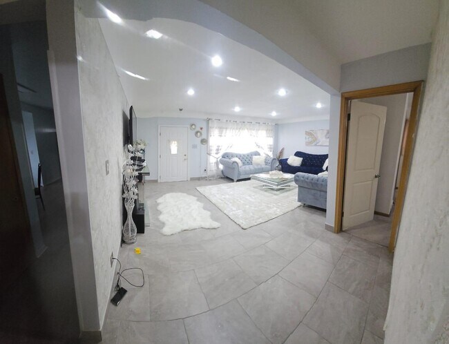 Building Photo - 8179 Whitefield St