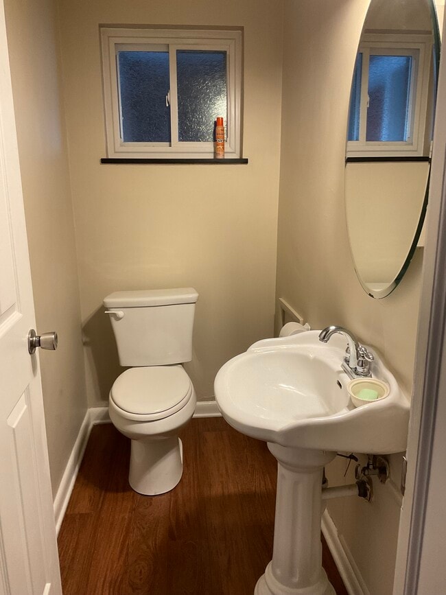 Building Photo - 634 Wiltshire Blvd