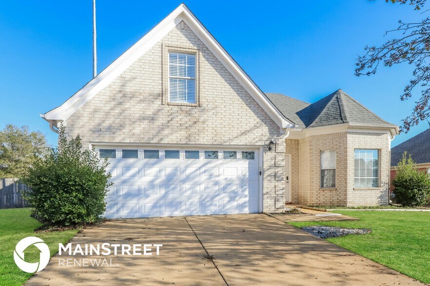 Building Photo - 5890 Carrel Cove