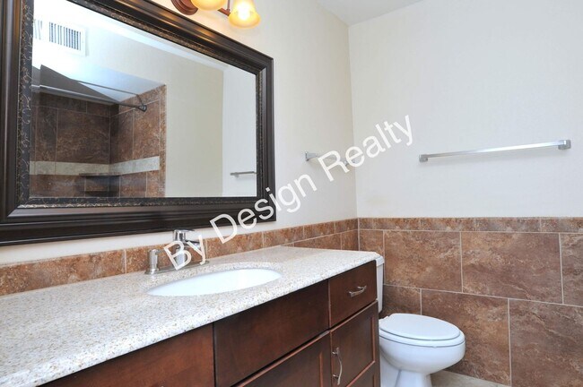 Building Photo - Remodeled Foothills Clusters 3 Bed 2 Bath