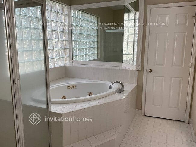 Building Photo - 1170 NW 185th Ave