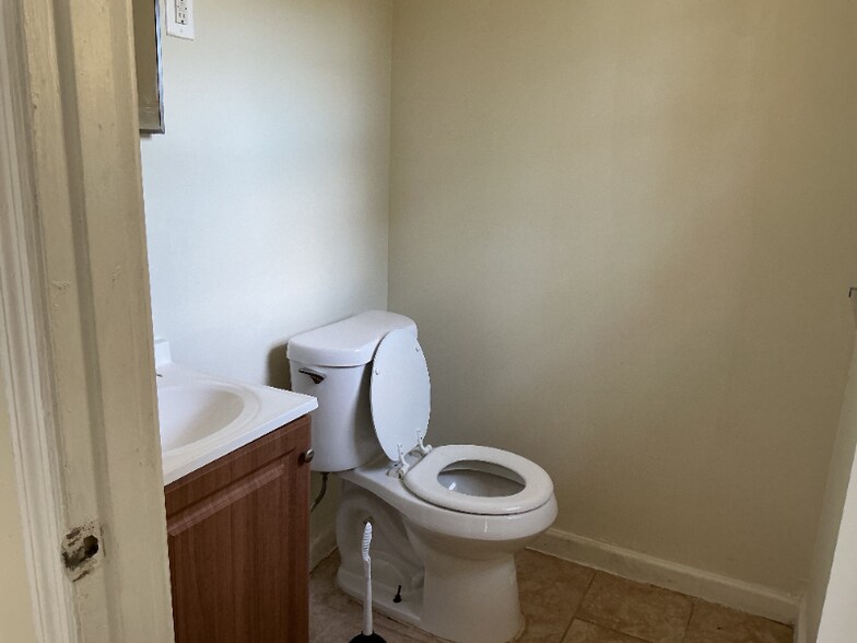 Building Photo - 3656 Surrey Ln