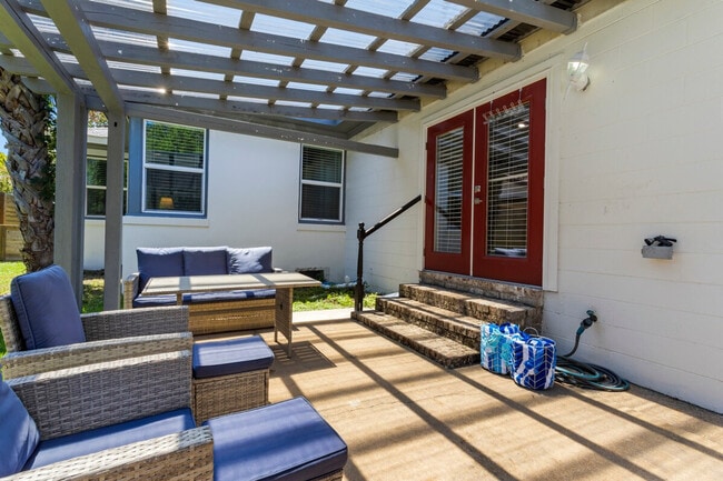 Building Photo - 134 Lee St