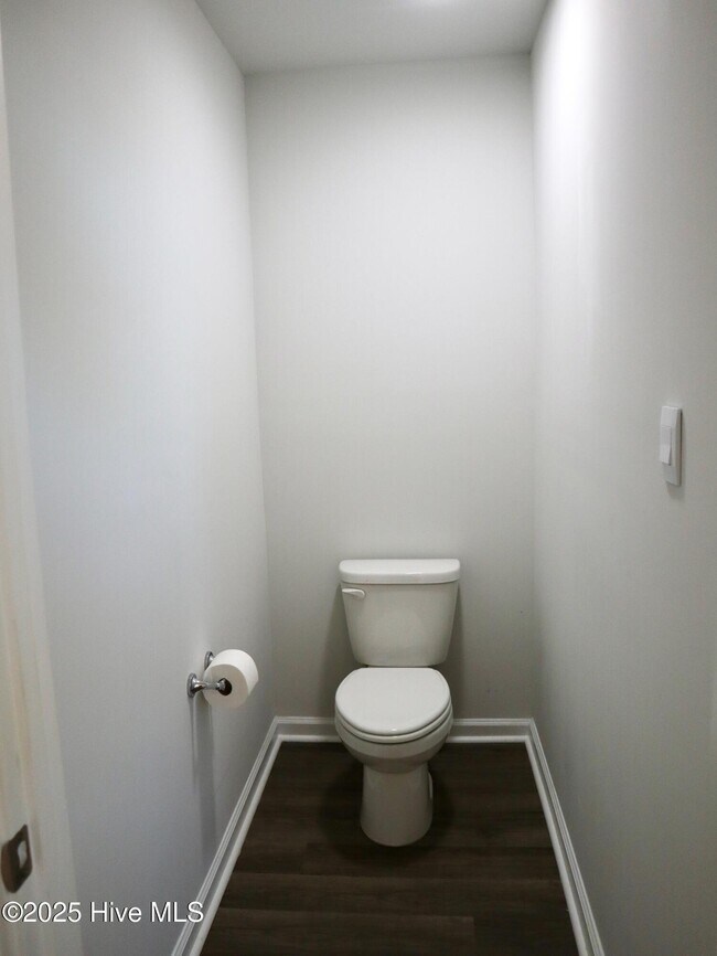 Building Photo - 404 Willet Ct