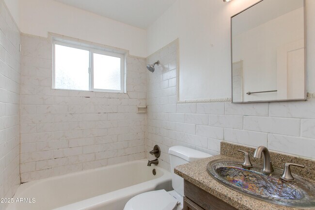 Building Photo - 4115 N 42nd Pl