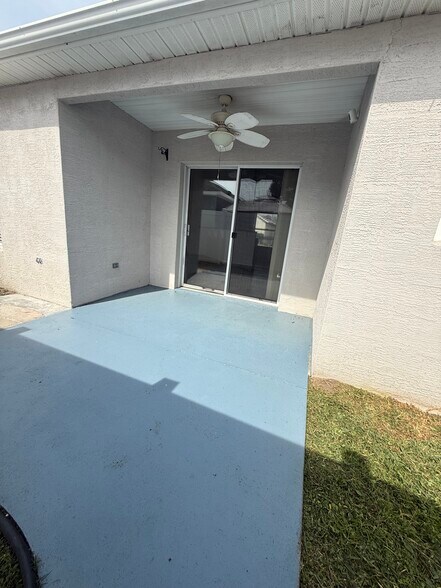 Building Photo - 453 Island View Cir