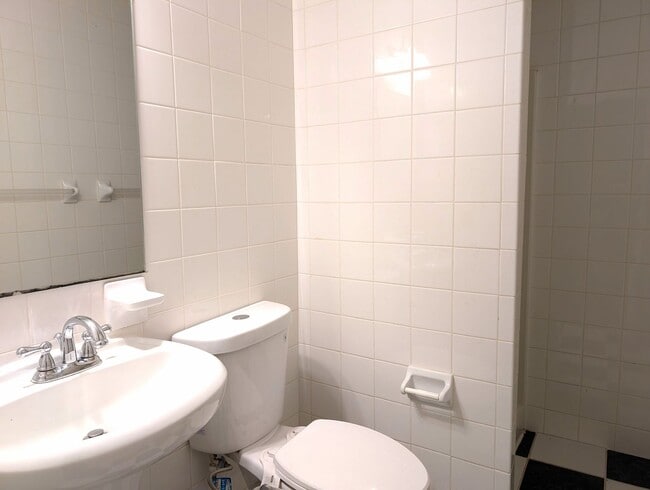 Building Photo - Cozy Ranch Style Home Located in Lancaster...