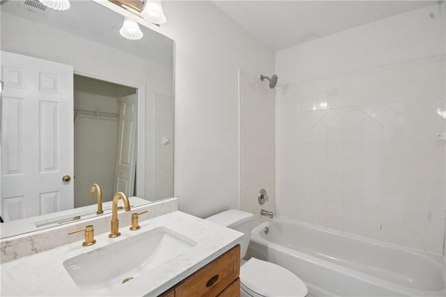 Building Photo - 270 Edwardton Ct