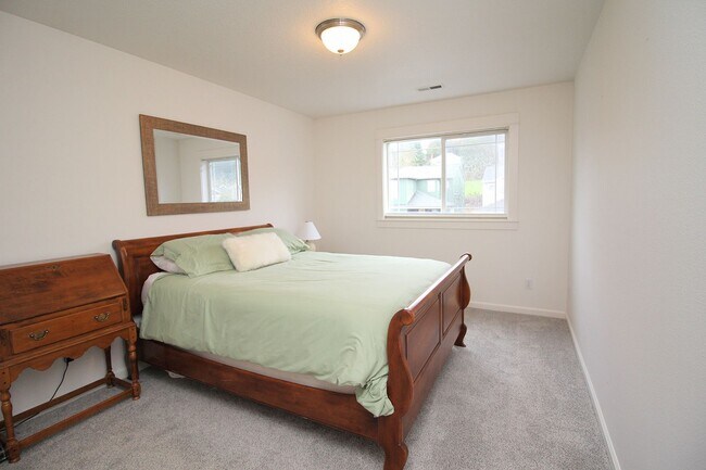 Building Photo - Delightful Newer Construction 3 Bed/2.5 Bath Home in Tranquil Beaverton Neighborhood