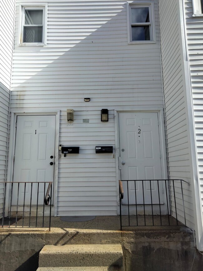 Building Photo - 226 Martin St