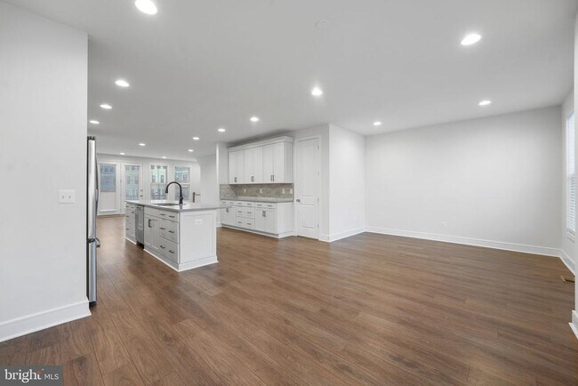 Building Photo - 43421 Farringdon Sq