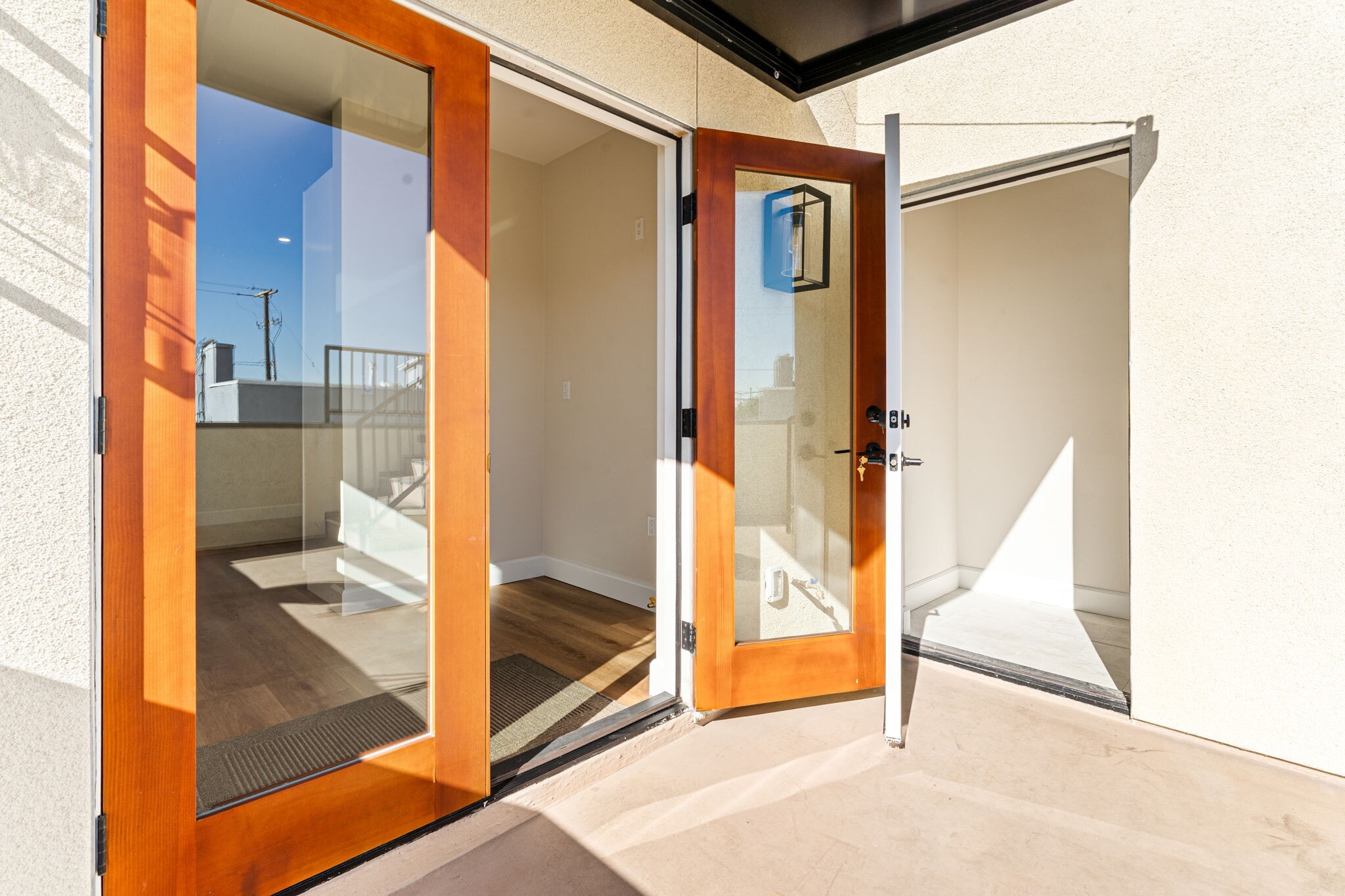 Building Photo - 2430 E 7th St