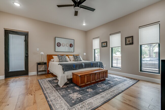 Building Photo - 211 Gibson