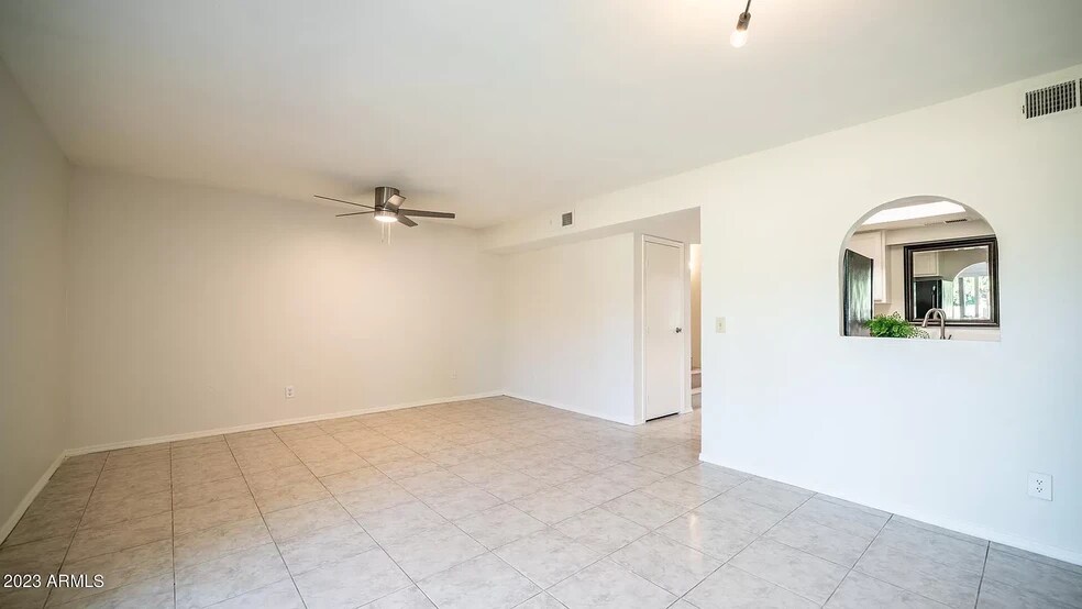 Building Photo - 1329 S Mitchell Dr
