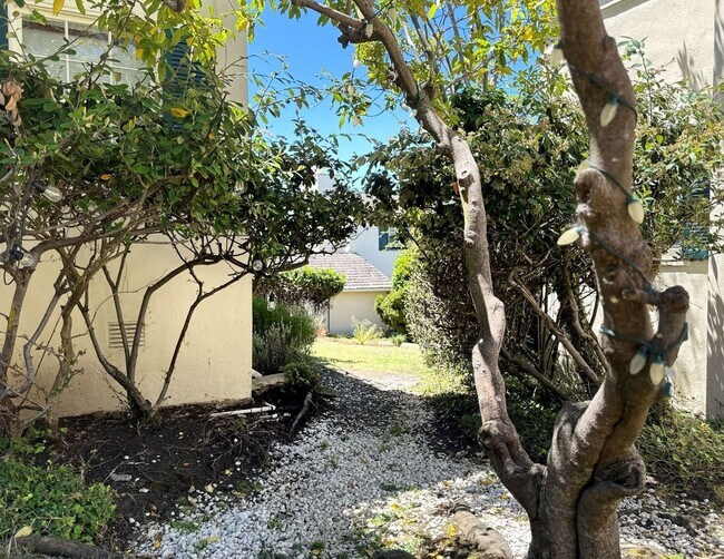 Building Photo - This is a Berkeley Lifestyle. | 3BR | 1.5BA | 1,450 SF | Just Steps from Campus