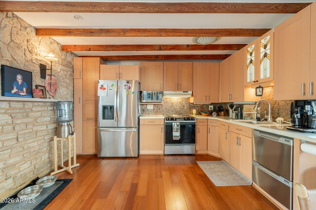 Building Photo - 1902 E Cortez St