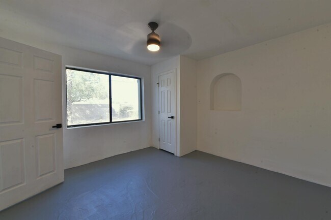 Building Photo - 1211 S 9th Ave