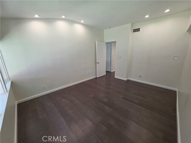 Building Photo - 310 S Thurston Ave