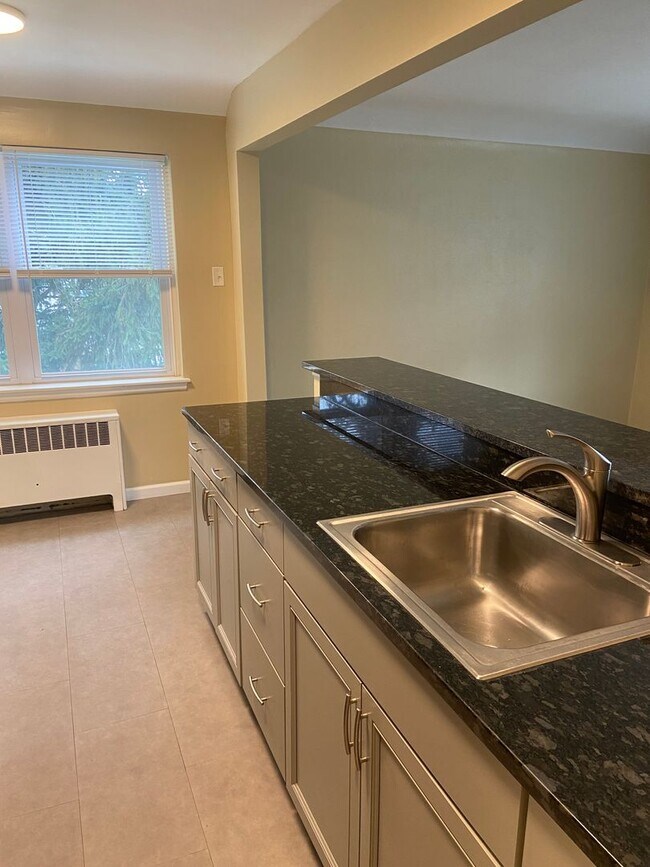 Building Photo - 13 S 19th St