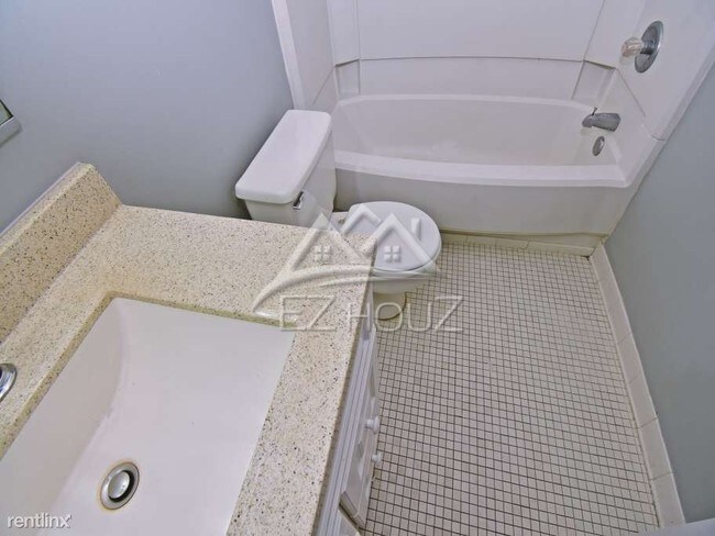 Building Photo - 2 br, 2 bath Apartment - 107 W. Conway Street