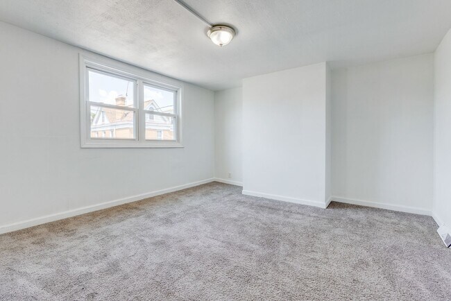 Building Photo - 215 Millbridge St