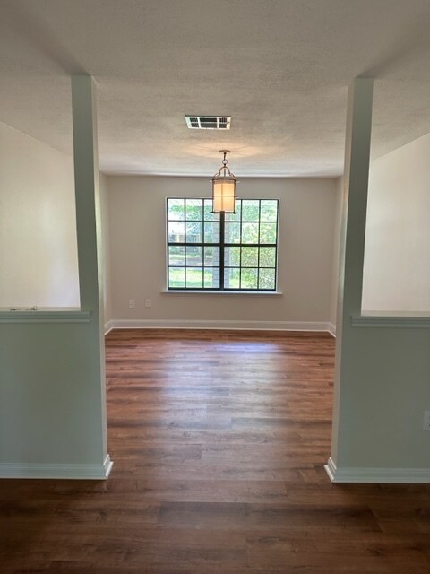 Sitting Room - 212 Scotchpine Dr