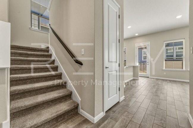 Building Photo - 1015 Vista View Dr