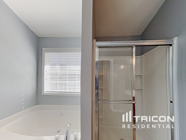 Building Photo - 247 Lantana Dr