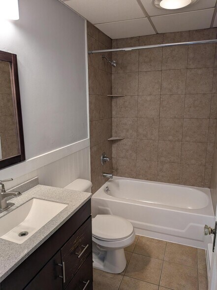 Building Photo - 607 Hevey St