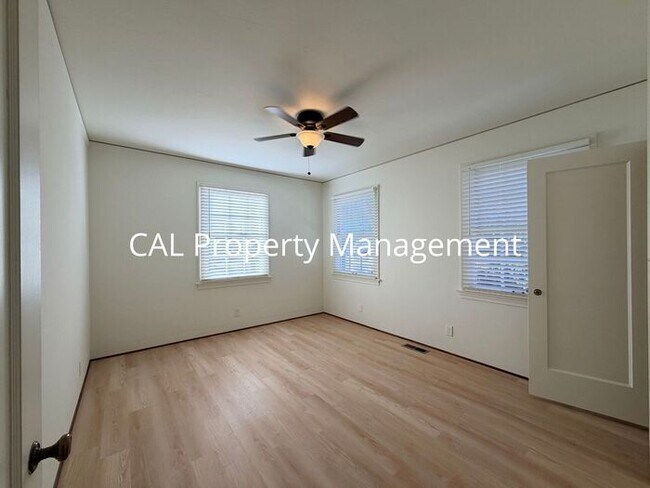 Building Photo - 3 Bed/2 Bath Single Level Home!