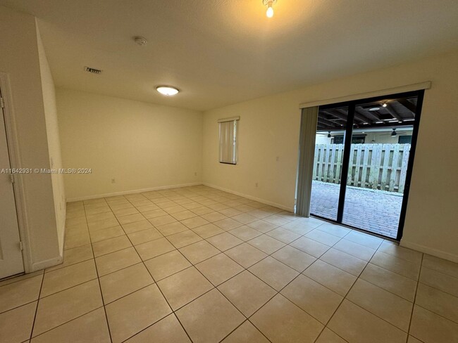 Building Photo - 25371 SW 115 Ct