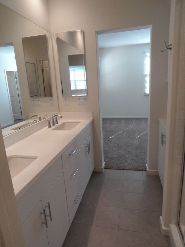 Building Photo - 4BR 3BA two-story condo with 2 Car Attache...