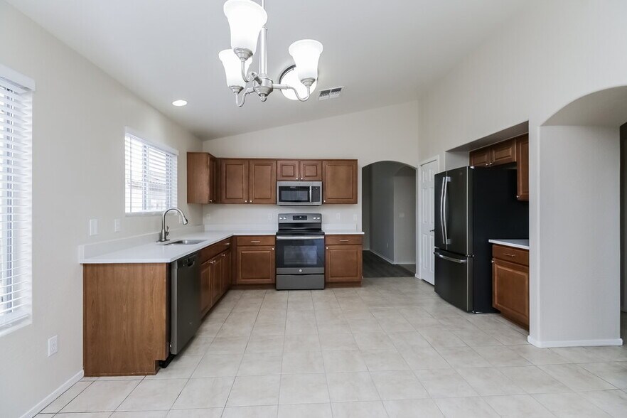 Building Photo - 1123 E Stardust Way