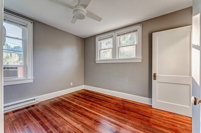 Building Photo - 58 Levels Rd