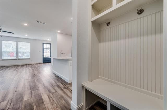 Building Photo - 8940 Samara St