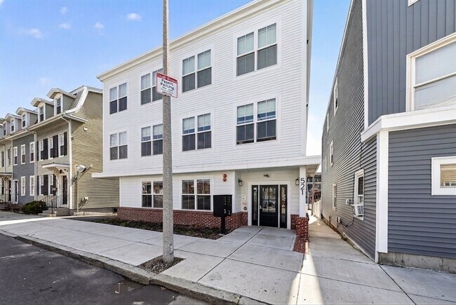 Building Photo - 521 E 8th St