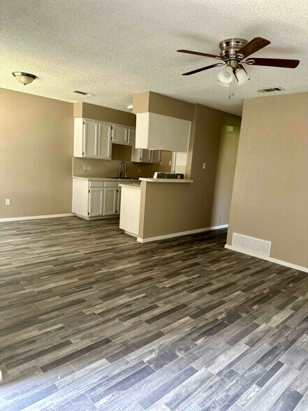 Building Photo - 4913 Jamesway Rd