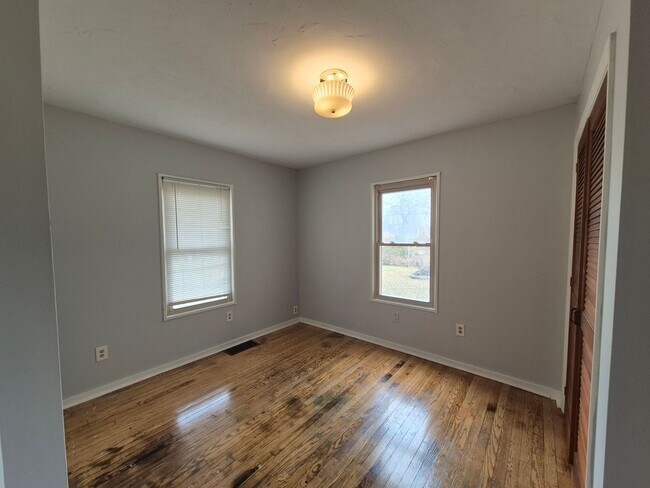 Building Photo - Charming 2-bedroom home!