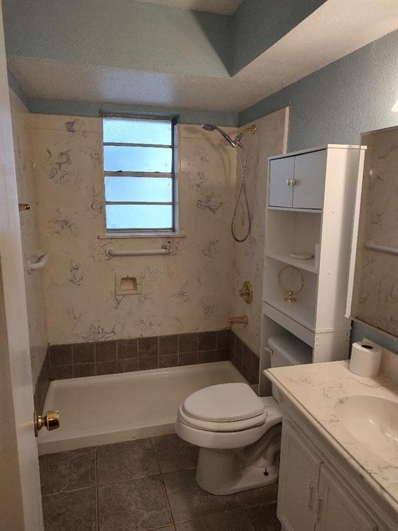 Building Photo - 2000 Bahama Dr