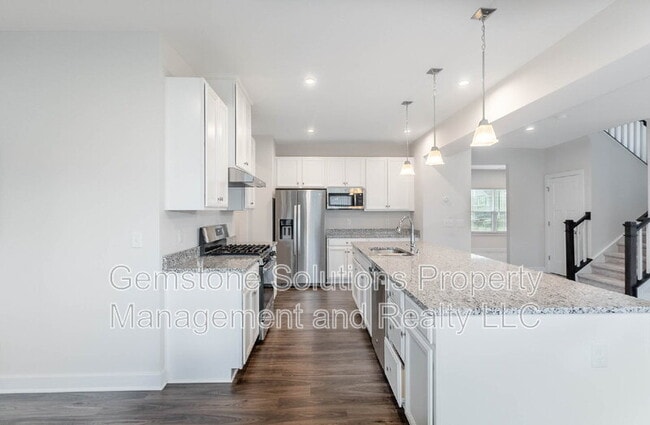 Building Photo - 3301 Somerset Ln