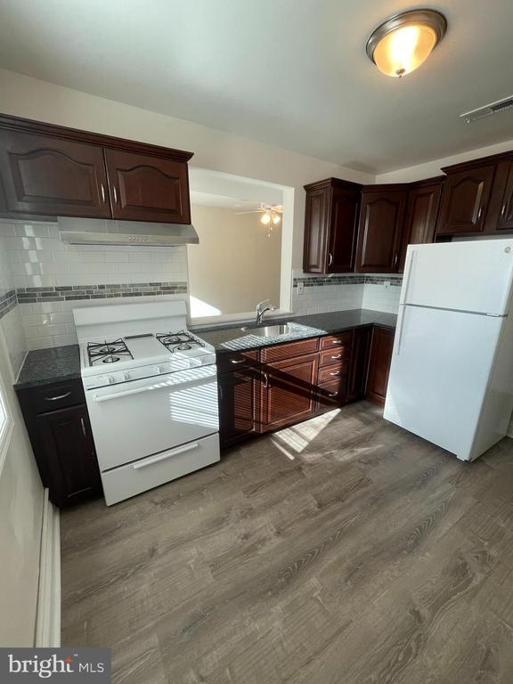 Building Photo - 7701 Park Ave