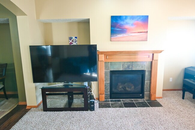 Building Photo - 3266 Oak View Dr