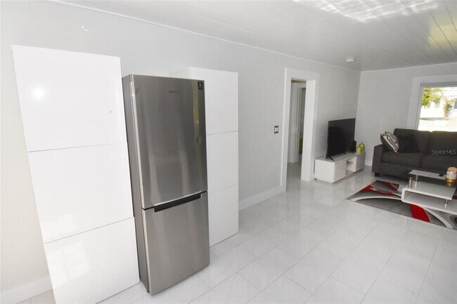 Building Photo - 2450 Hawthorne St